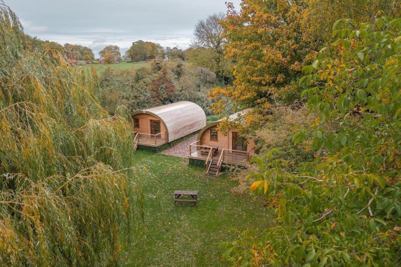 Cosy And Eco-Friendly Cabins Next To 16Th Century Pub Newmarket  Exterior foto
