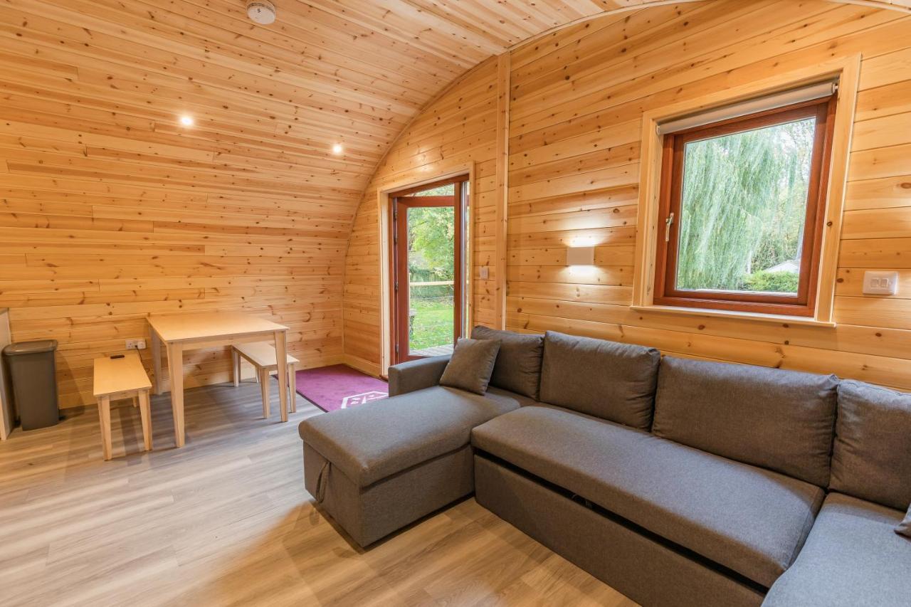 Cosy And Eco-Friendly Cabins Next To 16Th Century Pub Newmarket  Exterior foto