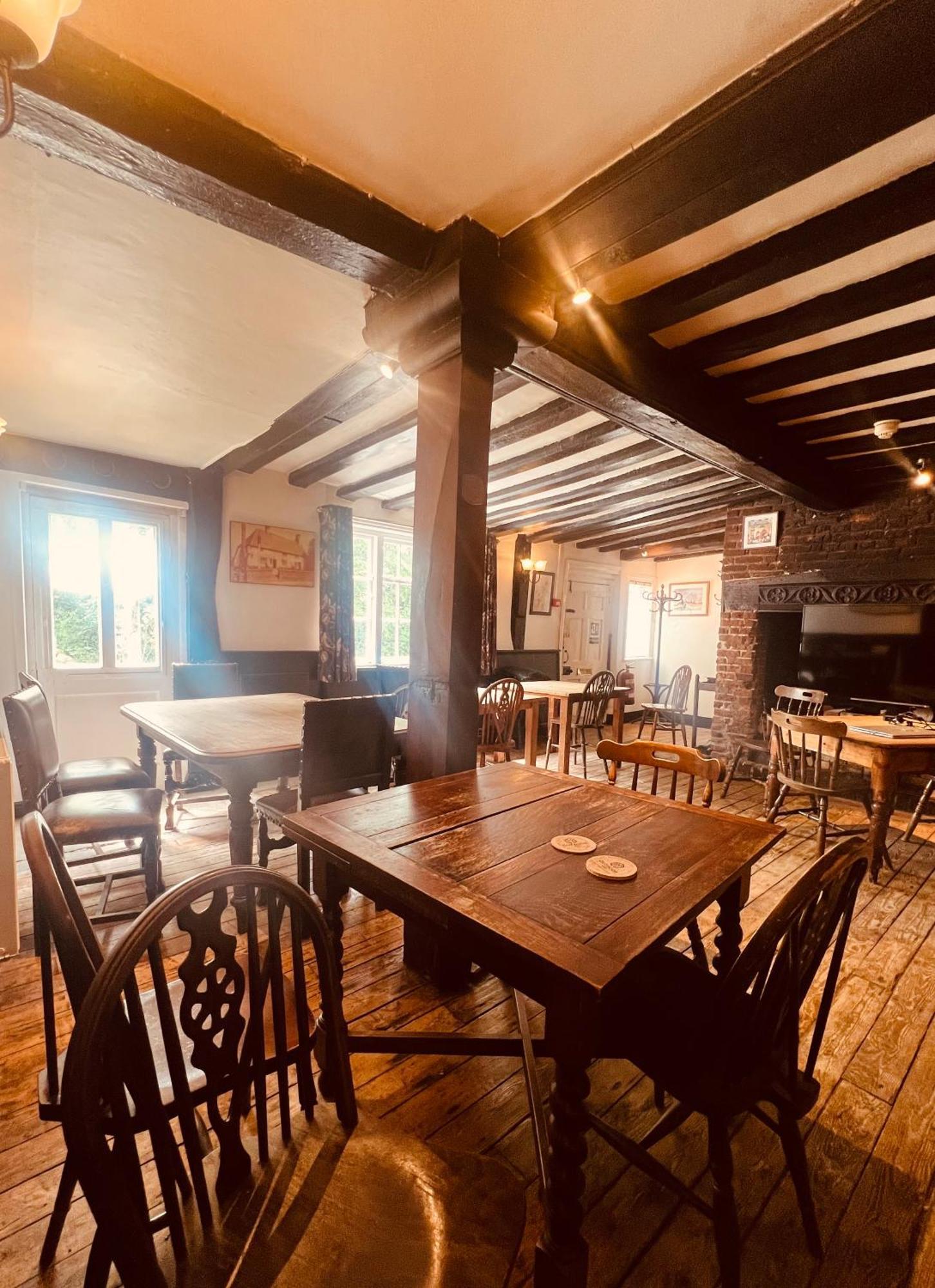 Cosy And Eco-Friendly Cabins Next To 16Th Century Pub Newmarket  Exterior foto